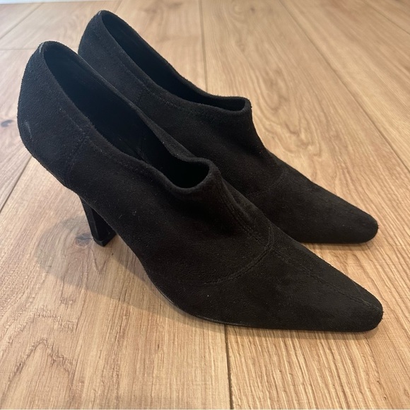 Tahari TA Zest Black Suede Heeled Shoes - Picture 4 of 11